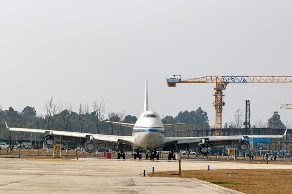 Comment trouver une location de vacances en Algarve avec des cours de surf et des visites de grottes marines?